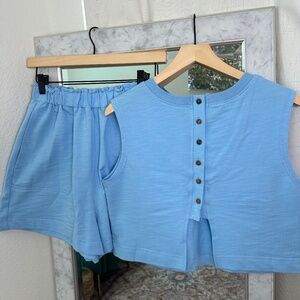2 Piece Set Sleeveless Cropped Top and Shorts Size Small